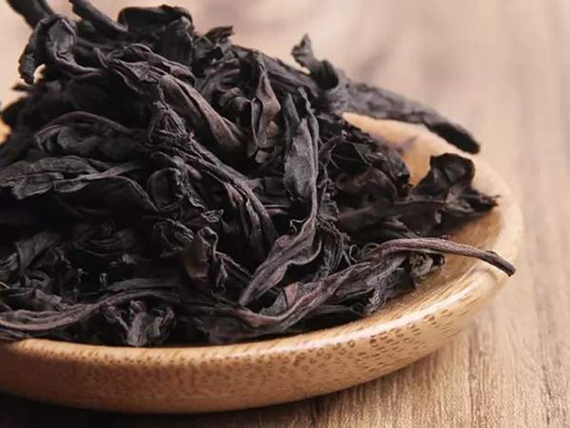 正山小种，被誉为“红茶鼻祖”，其功效与作用究竟有哪些？今天就让我们一同深入探索。